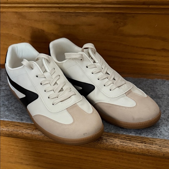 DV by Dolce Vita Shoes - Dolce Vita Cream and Black Sneakers